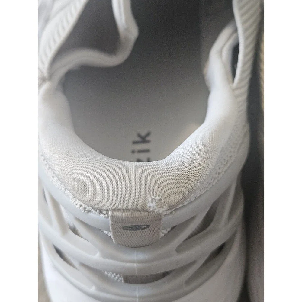 Kizik these shoes
